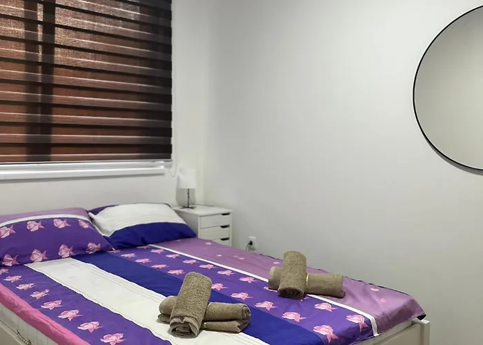 Delux Srebrno Jezero Daire *